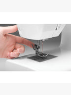 Singer Tradition 2250NT Sewing Machine with automatic needle threader